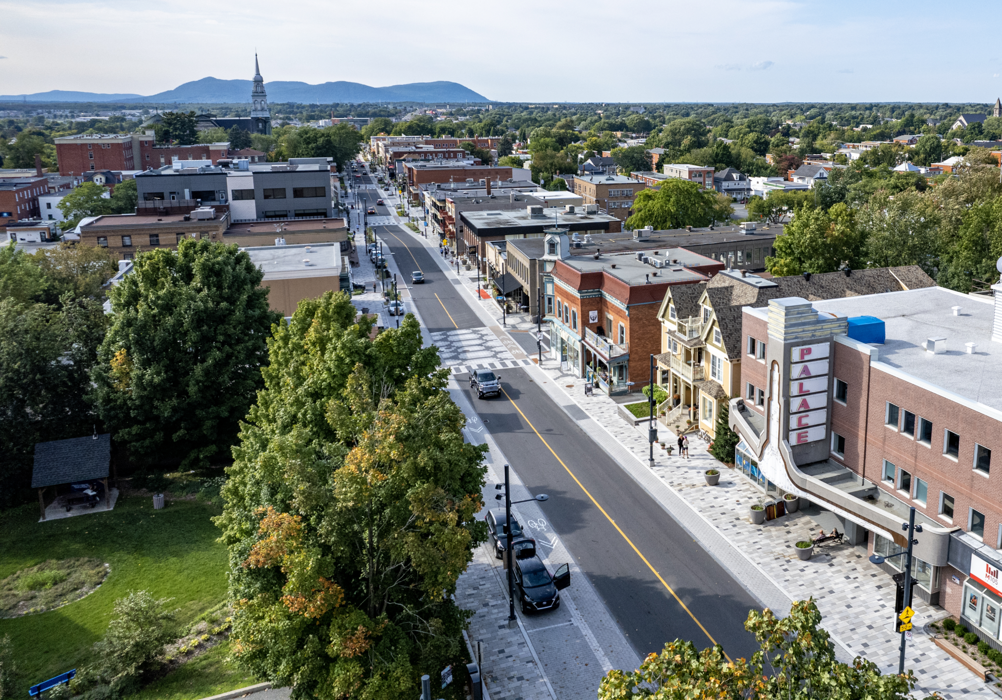 Vue aérienne du centre-ville de Granby.