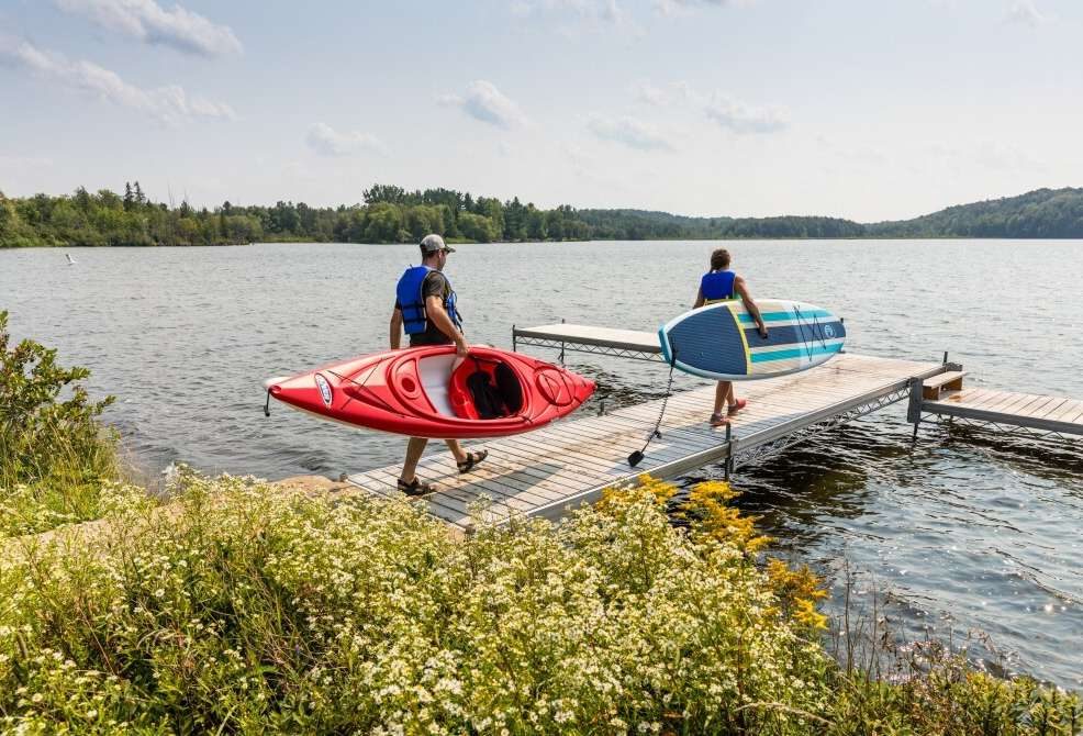 Kayak sur la plage du lac de Waterloo