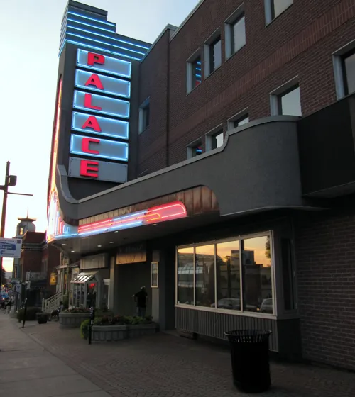 Façade du Palace de Granby.